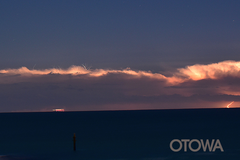 The 21st 雷写真コンテスト受賞作品 Academic Work Prize -Leader emanating from the clouds to the sky-